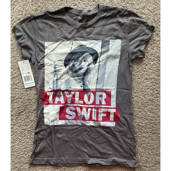 Taylor Swift Other - NEW Taylor Swift 2012 Official Red Grey Tee T-shirt Youth Size Small